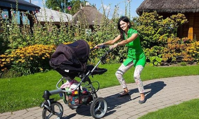 FOTO: Sportuokite, vaikščiodami lauke su mažyliu 