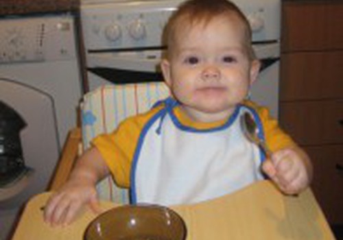 Kada galima maitinti vaiką košėmis: 2 gydytojų patarimai