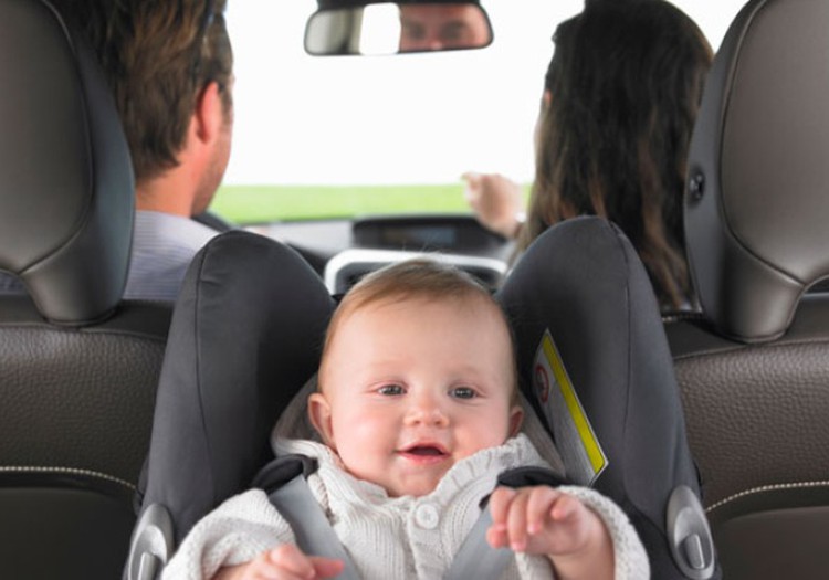 Kaip taisyklingai sodinti mažylį autokėdutėje?