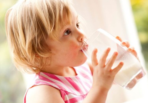 Karvės pienas vaikui: nuo kada?