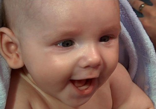Kaip tinkamai rūpintis jautria kūdikio oda: akušerės patarimai