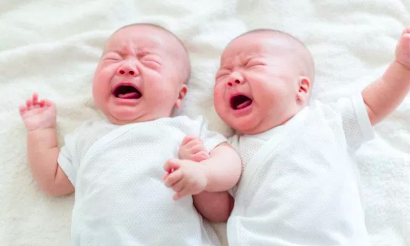 9 priežastys, kodėl kūdikiai verkia
