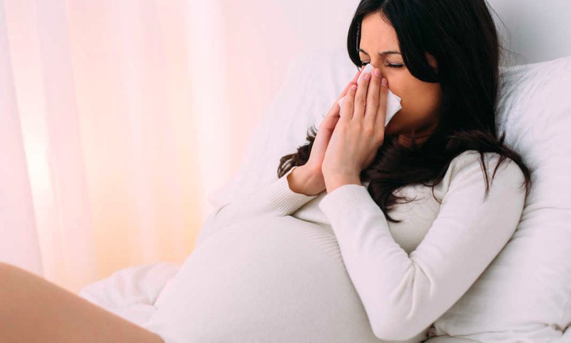 Nėščioji peršalo: kaip tinkamai gydytis nėštumo metu?