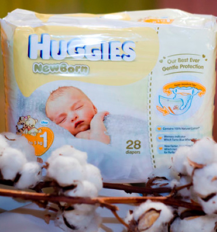 Dienos žaidimas: Huggies® Newborn su specialia kišenėle, saugančia nuo pratekėjimų