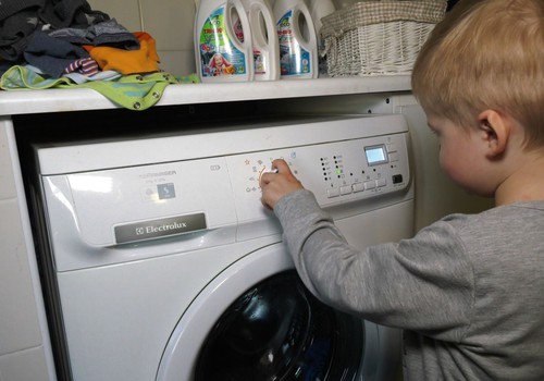 Kuo skalbiate vaikučių drabužius?