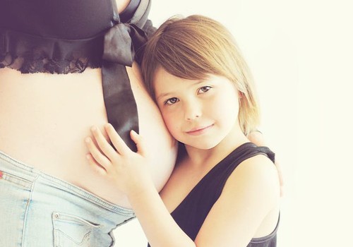 Kuo toksoplazmozė pavojinga nėščiosioms?