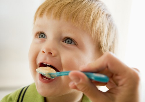 Kokie gali būti mitybos sutrikimai mažiems vaikams ir kaip jų išvengti?