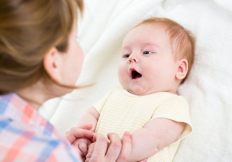 Kaip galime padėti vystyti mažylio kalbą?