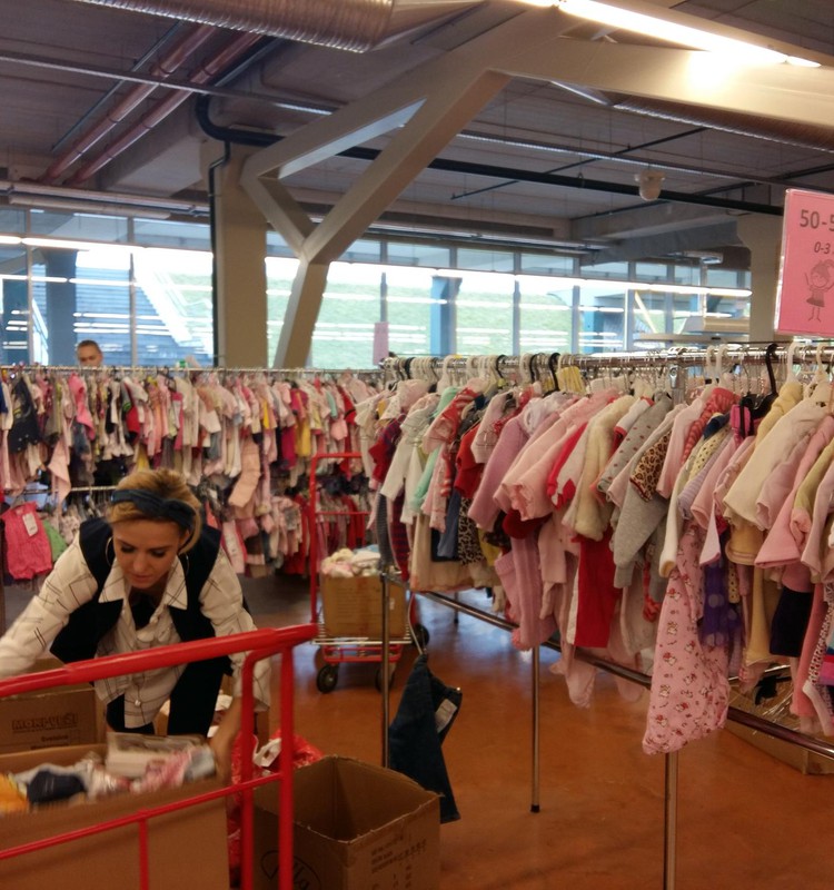 Akcija "Pasidalink meile": Fotoreportažas iš sekmadieninės talkos "Mamų mugėje" 