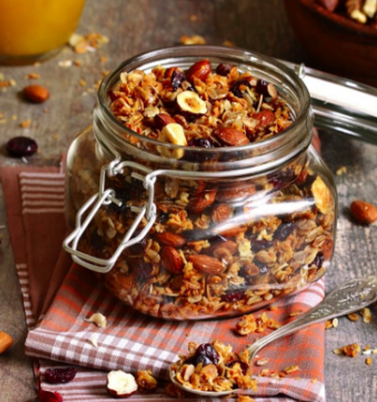 Alternatyva pusryčių dribsniams – naminė granola