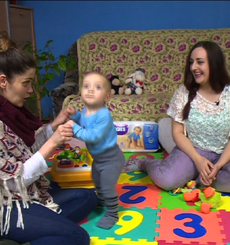 VIDEO "Mamos, pabandom?": kas patogiausia ropojančiam mažyliui