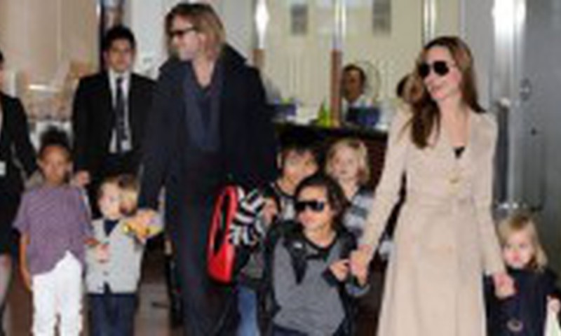 Angelina ir Bradas augins septynis vaikus