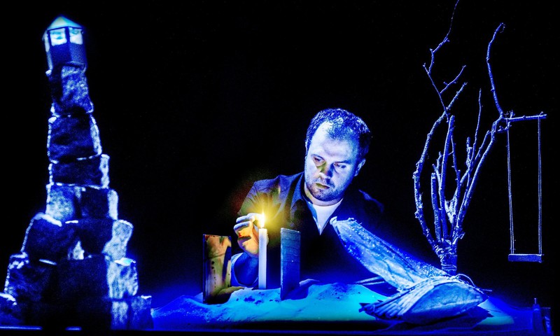 Keistuolių teatre – devyni trumpo metražo „Persikūnijimai“