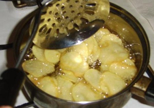 Bulvių traškučiai su saliamiu 