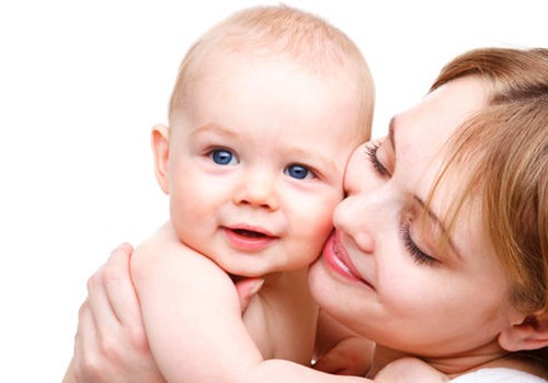 Gydytojos patarimai: kaip tinkamai prižiūrėti kūdikio odą ištisus metus