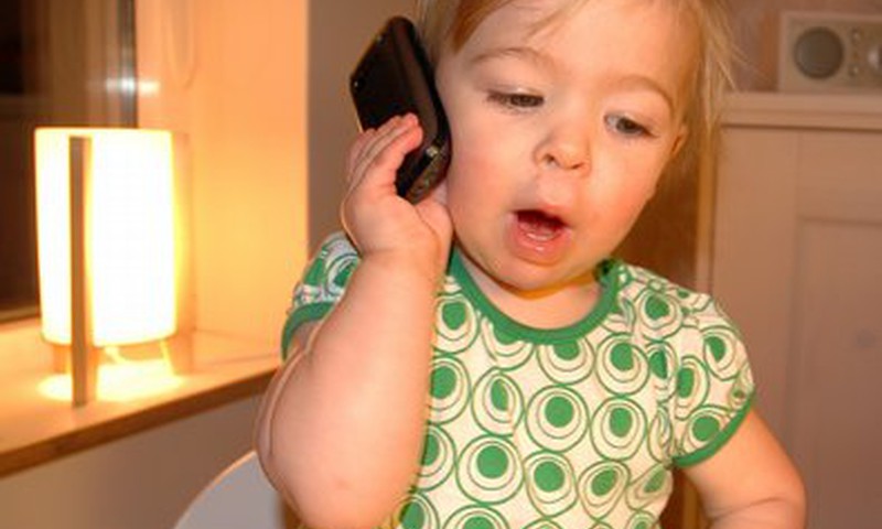 Ar duodate vaikams savo mobiliuosius telefonus?