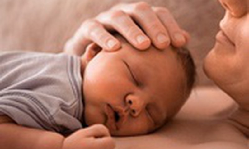 Iki 6 mėnesių viso pasaulio kūdikiai čiauška vienodai
