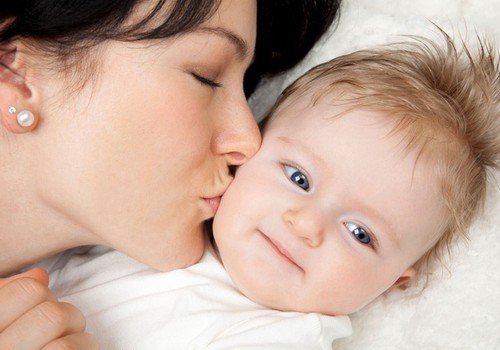 Kaip padėti 5 mėnesių kūdikiui pačiam užmigti: gydytojos komentaras