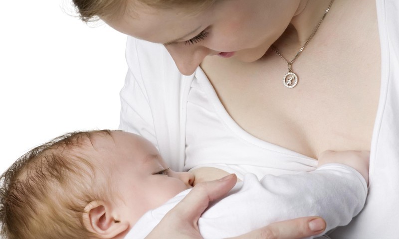 Ką daryti, jei pavalgęs mamos pieno kūdikis ima verkti?