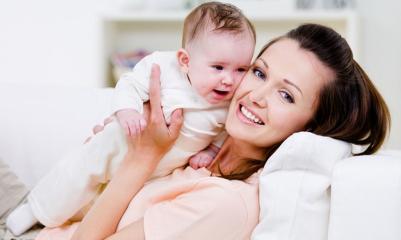 Kaip stiprinti plaukus po gimdymo: mamų patirtis