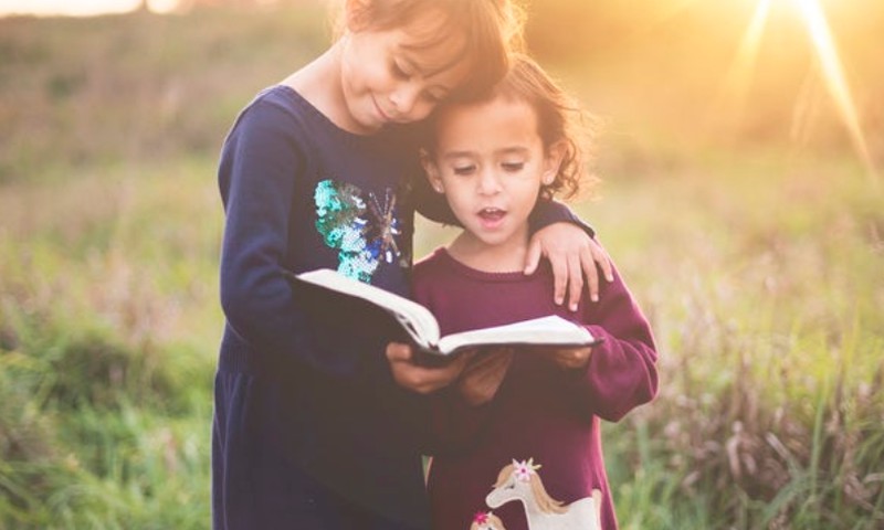Kaip skaitymą savo vaikui garsiai paversti dar smagesne veikla?