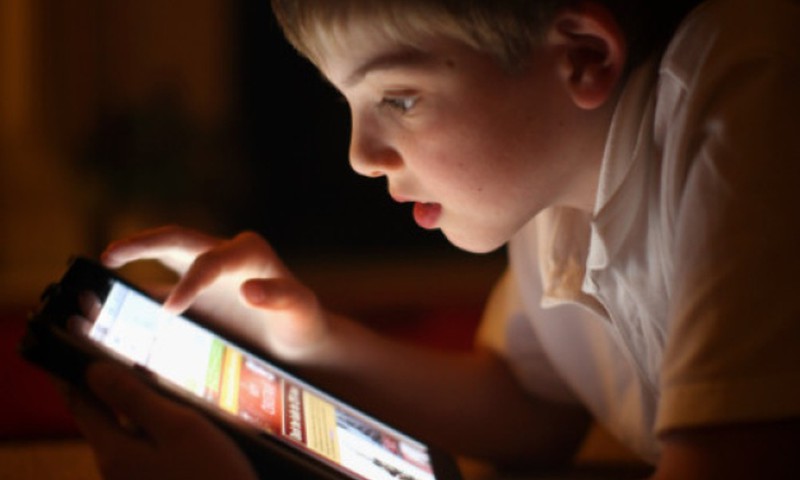ALIARMAS: 10 priežasčių kodėl mobilūs prietaisai turi būti uždrausti vaikams iki 12 metų