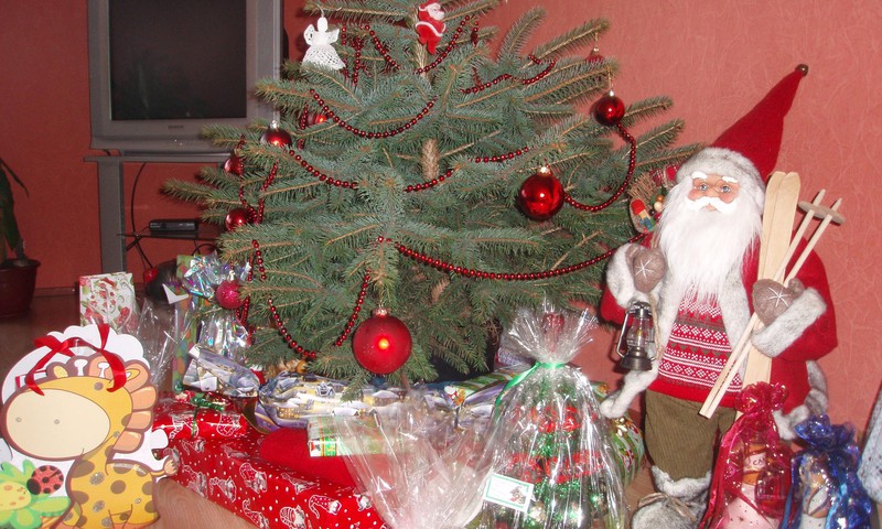 Pirmosios Kalėdos keturiese, tad žymiai smagiau ir lengviau puošti namučius:)