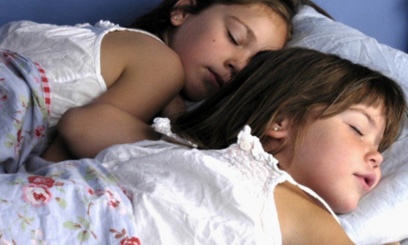 Kada vaikas nustoja miegoti dieną?