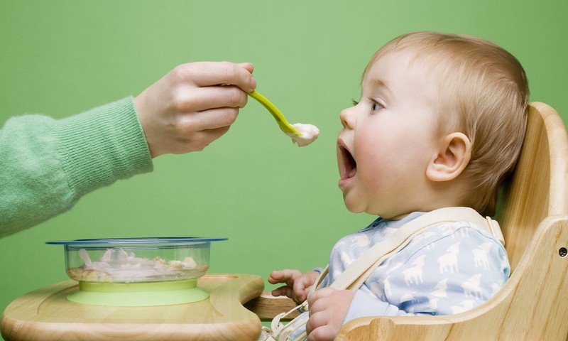 Kūdikis gausiai atpila ir jaučiasi alkanas: pataria gydytoja