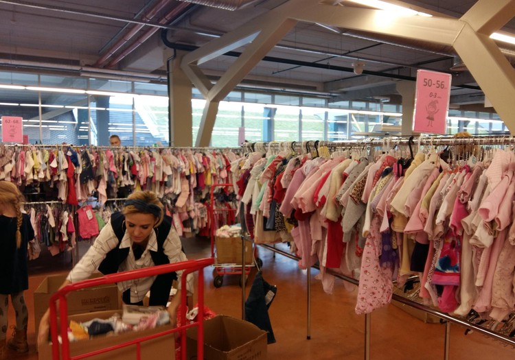 Akcija "Pasidalink meile": Fotoreportažas iš sekmadieninės talkos "Mamų mugėje" 