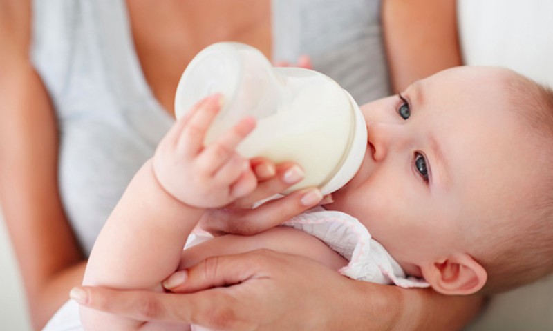 Kūdikis atpylinėja fontanu: gydytojos patarimai