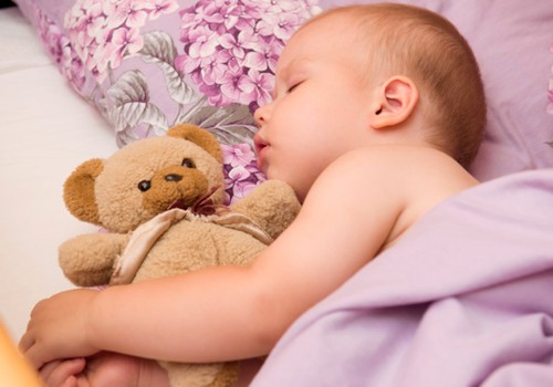 Kodėl mažylis blogai miega naktį: pataria šeimos gydytoja