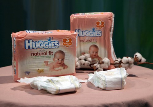 Huggies® Natural Fit – švelnus prisilietimas, kuris trunka visą dieną!