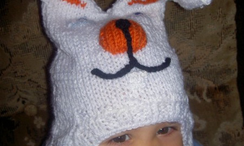 Šilta kepurė su pirštinėmis rudeniui