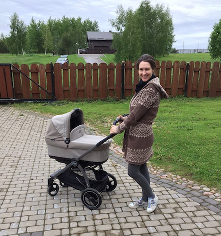 Goda Skačkauskaitė rinkdama vežimėlį sūnui tapo jų "eksperte"
