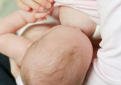 4-6 mėnesių žindomi kūdikiai gali nesituštinti iki 10 dienų