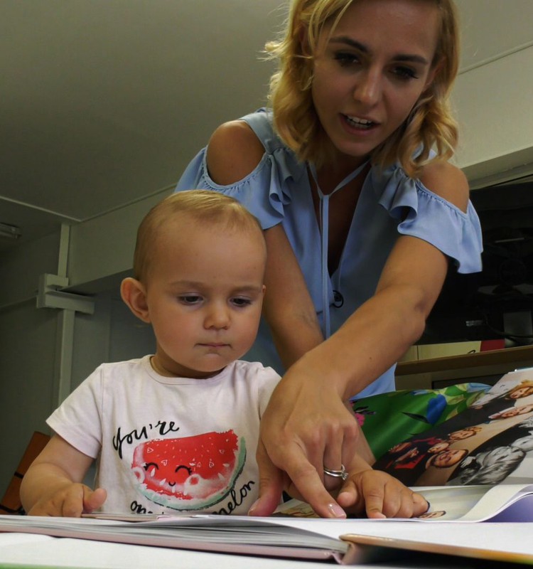 Ko mokosi Indrės Morkūnienės dukra, vartydama šeimos albumus?