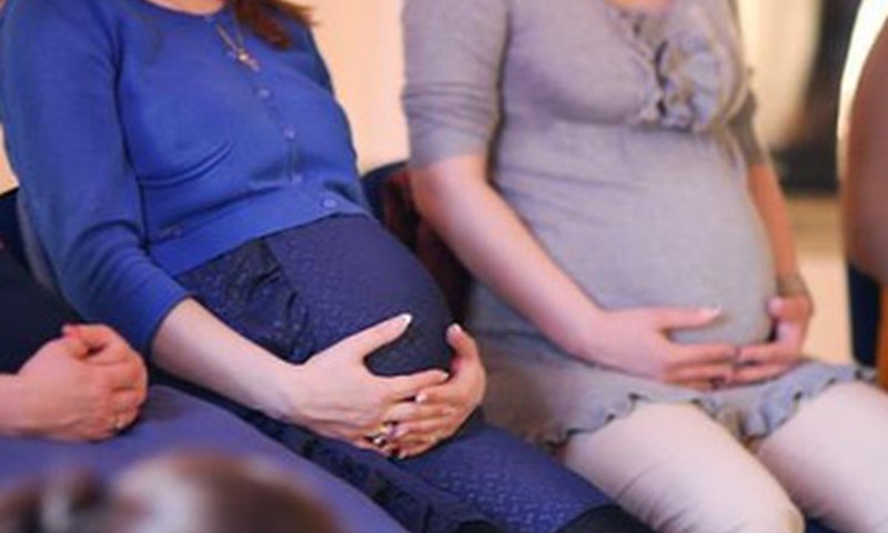 Jei partneris nepadeda: gimdyti su mama ar vienai?