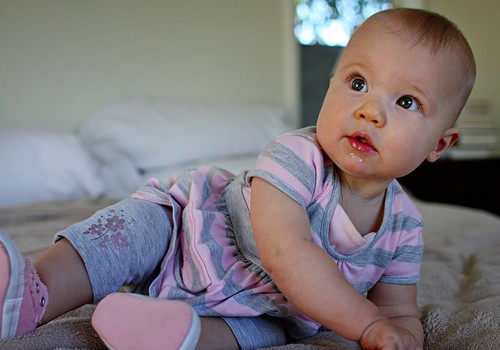 9 mėnesių mažylis dar nesėdi - ar reikėtų sunerimti?