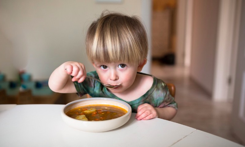 Maitinimo gerinimui – sezoniniai ir alergiškiems vaikams skirti valgiaraščiai