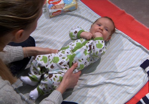 VIDEO: TV rubrika "Kūdikis ant tavo rankų": mažylio perrengimas