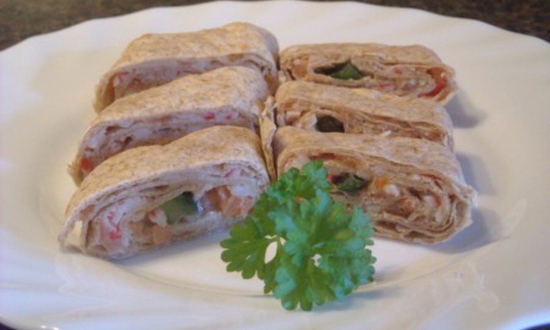 Suktinukai su lašiša ir krabų mėsa