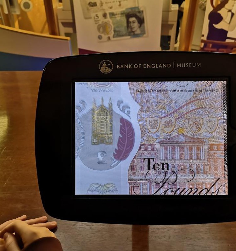 Iš kelionių skrynelės. Londono Banko muziejus
