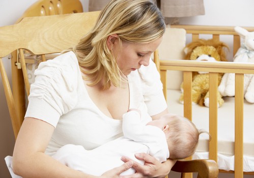 Kaip žinoti ar užtenka mamos pieno kūdikiui? 
