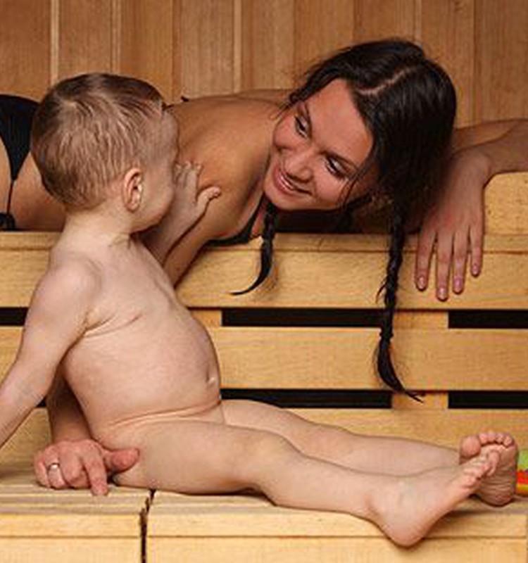 Ar galima vaikams kaitintis saunoje? 10 faktų apie mažylius ir pirtį
