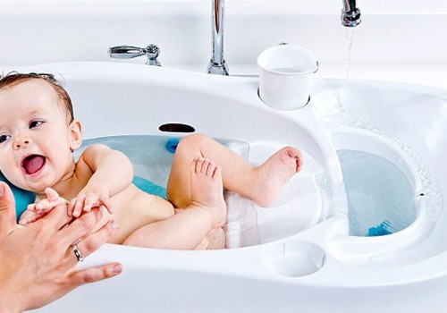 Kaip nustatote optimalią temperatūrą kūdikio maudynėms?