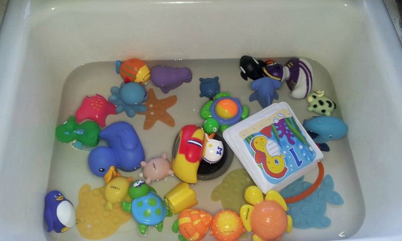 Kaip tinkamai plauti ir valyti vaikiškus žaislus?