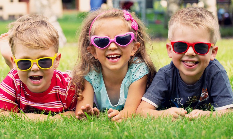 Ar reikia vaikams akinių nuo saulės?