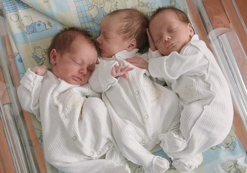 Vienai "Mamyčių klubo" mamai gimė trynukai!