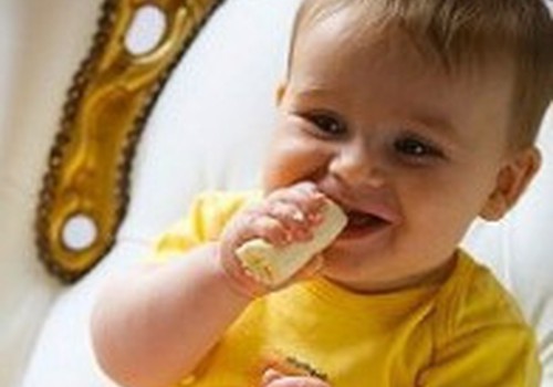 Jei mažylis serga mažakraujyste, tirštas maistas įvedamas anksčiau